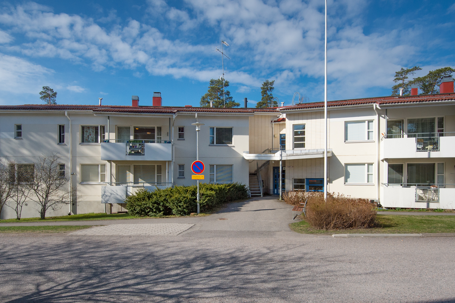 03Servicehuset Linda sett fran gardsplanen